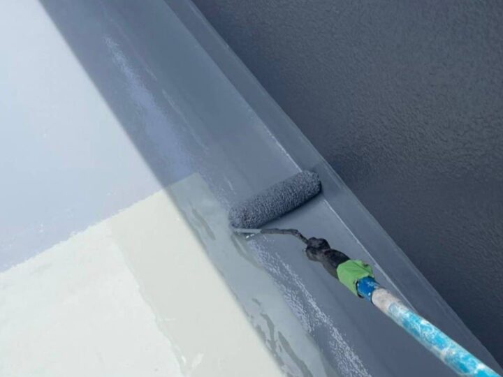 香川県高松市の屋上ウレタン密着防水X-2工法 防水材塗布工程の施工事例