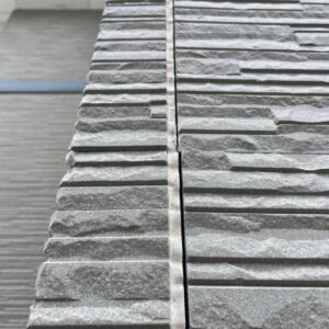 宇多津町の住宅で見られる外壁コーキングのひび割れの劣化症状