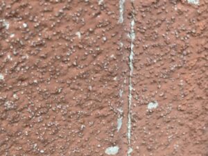 雨水が侵入する恐れのあるALC外壁のクラック
