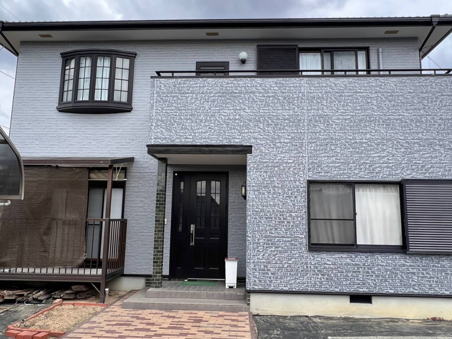 フッ素塗料を使用した外壁塗装の施工事例（高耐候仕上げ）