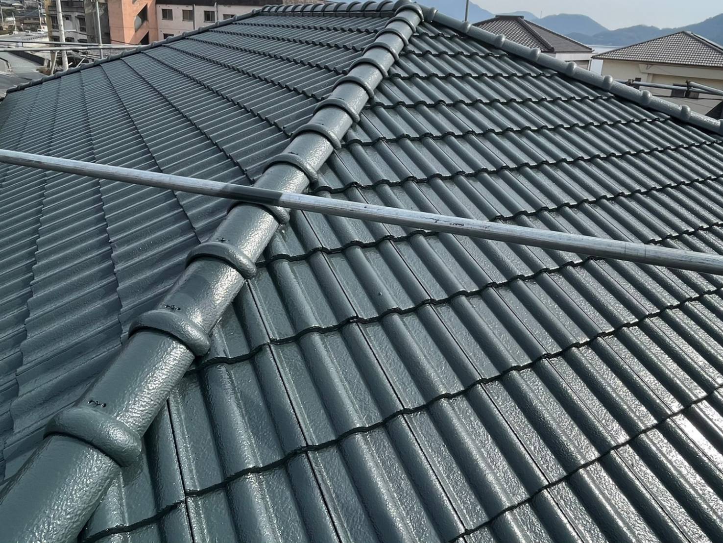 フッ素塗料を使用した屋根塗装の施工事例（耐久性重視）