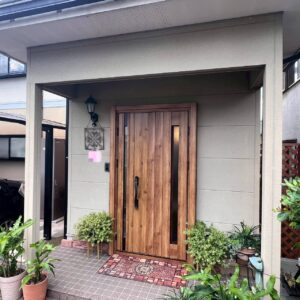 坂出市の雨漏り修理｜劣化による外壁の現地調査風景