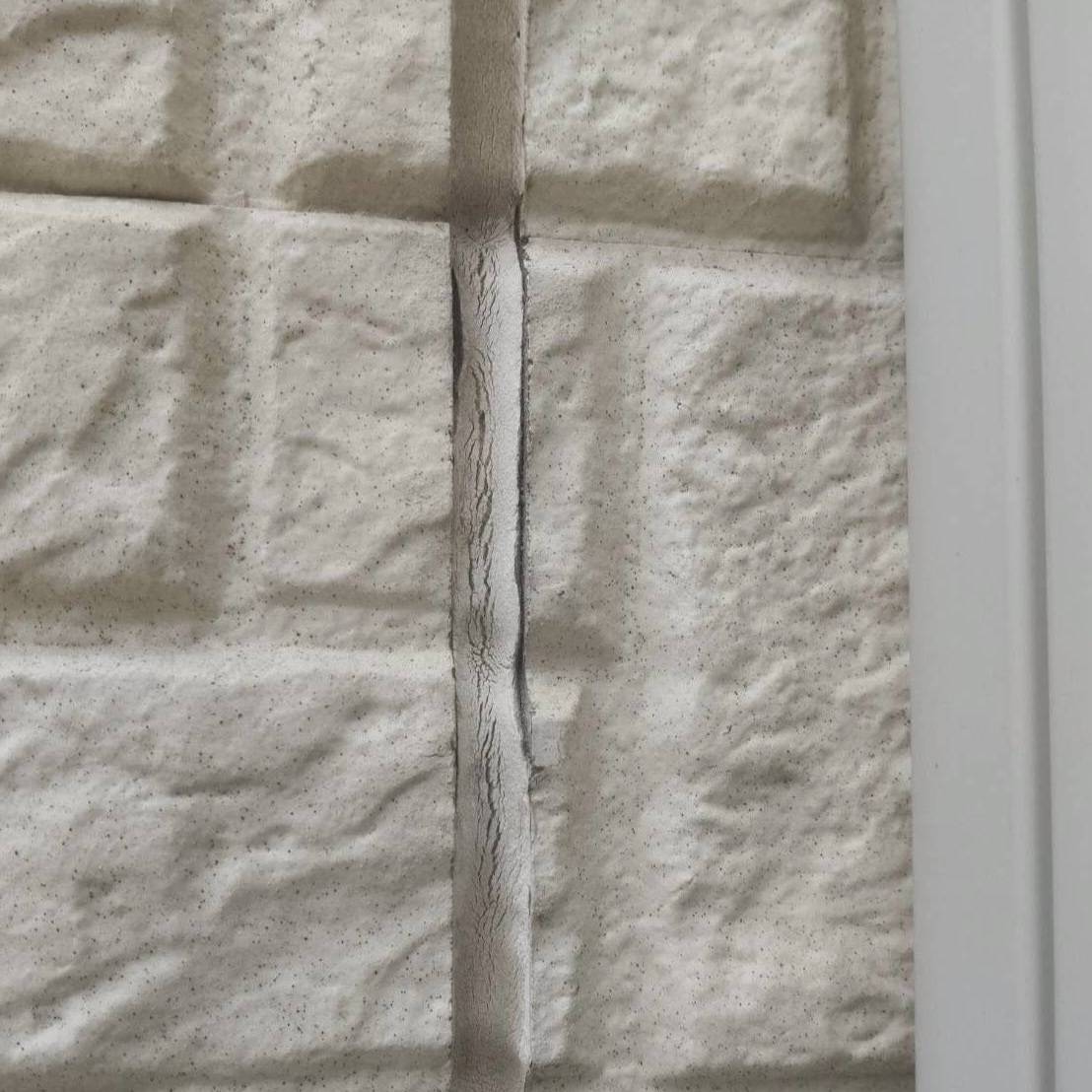 外壁コーキングのひび割れ劣化状況 香川県住宅事例