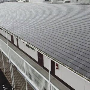 外壁塗装の現地調査をドローンを使用して行いる様子