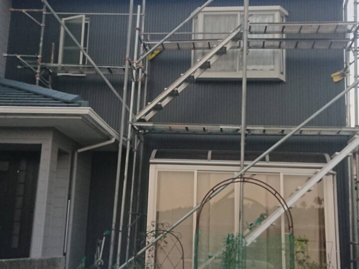 香川県丸亀市外壁修繕工事カバー工法ガルバリウム鋼板