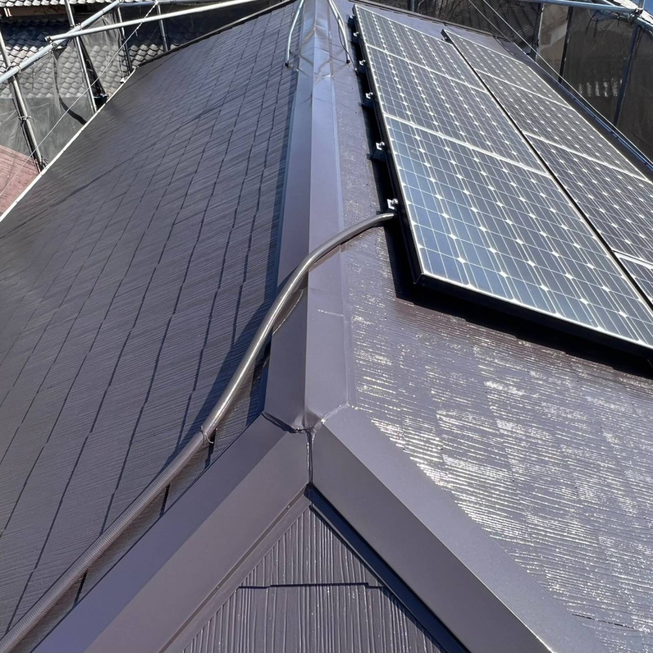 フッ素塗料の特徴｜日本ペイントの高耐候外壁塗料屋根に使用