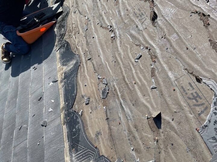 既存屋根撤去中の写真