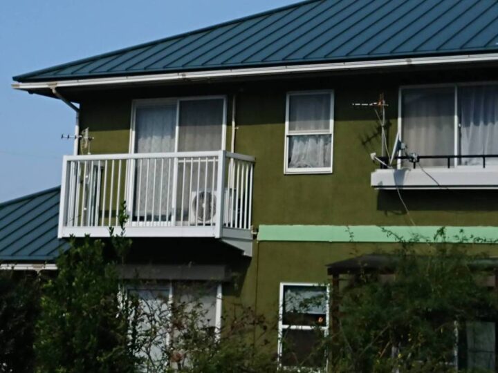 香川県丸亀市で施工したガルバリウム鋼板屋根カバー工法の完成事例