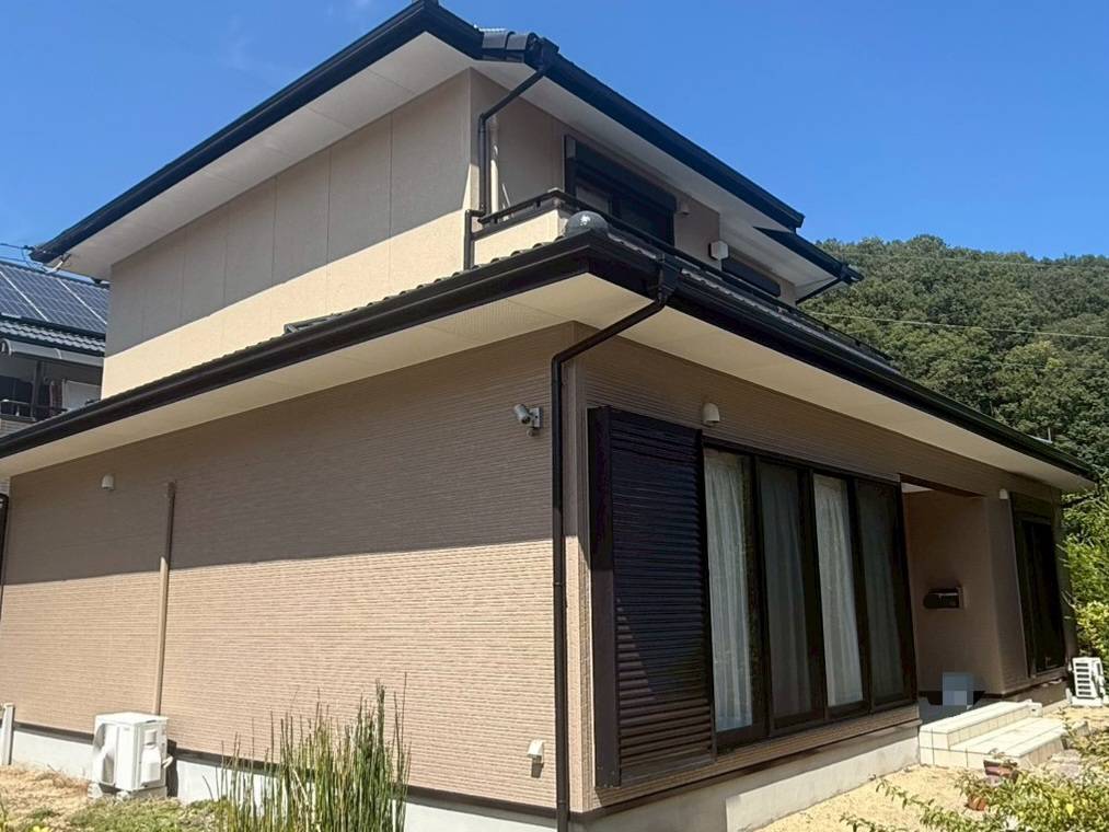 足場解体後の外壁全体写真