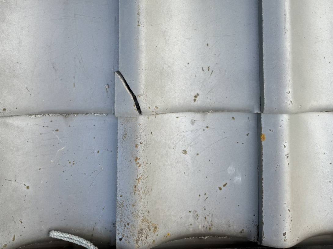 将輝建工・リメイクハウス・ムキムキ塗装　劣化症状（割れ）