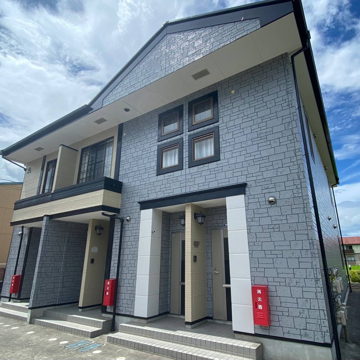 香川県宇多津町・愛媛県四国中央市のアパート外壁塗装施工後の外観