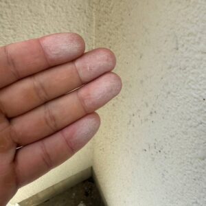 外壁のチョーキング現象やひび割れなど外壁塗装が必要な劣化症状