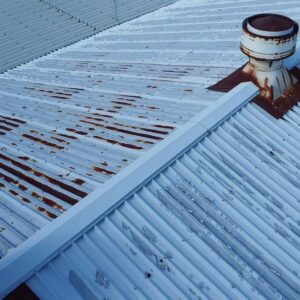 紫外線の影響で発生する屋根トラブルの例(塗膜の劣化や剥がれ・サビ)