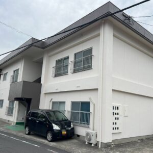四国中央市新居浜市のアパート住宅で行う外壁点検・屋根点検・防水点検のち改修工事完工の風景写真