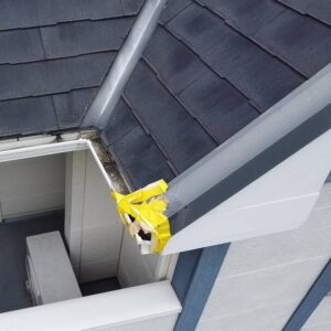 台風(強風)で破損した屋根材の様子