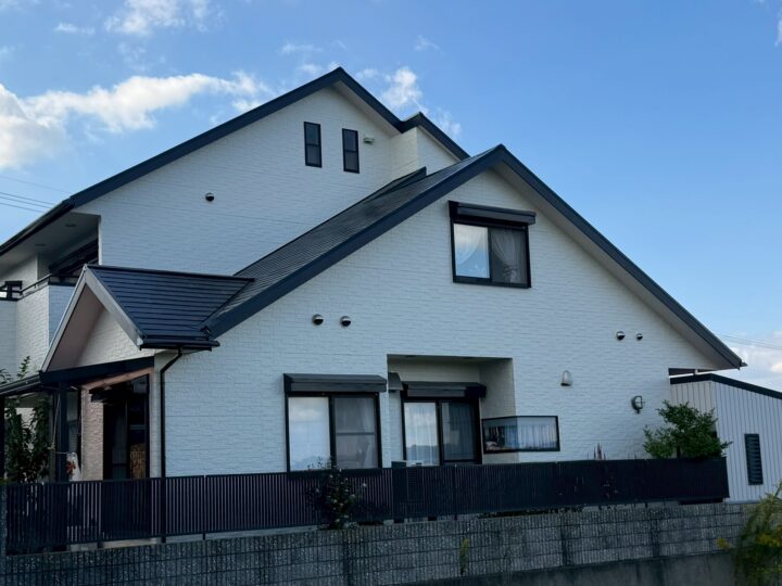【香川県綾歌郡】N様邸　外壁塗装工事・屋根塗装工事・板金工事　完成後ホワイト系