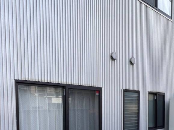 【香川県高松市T様邸】外壁塗装工事例 ガルバリウム鋼板(金属サイディング)※吹き付け塗装