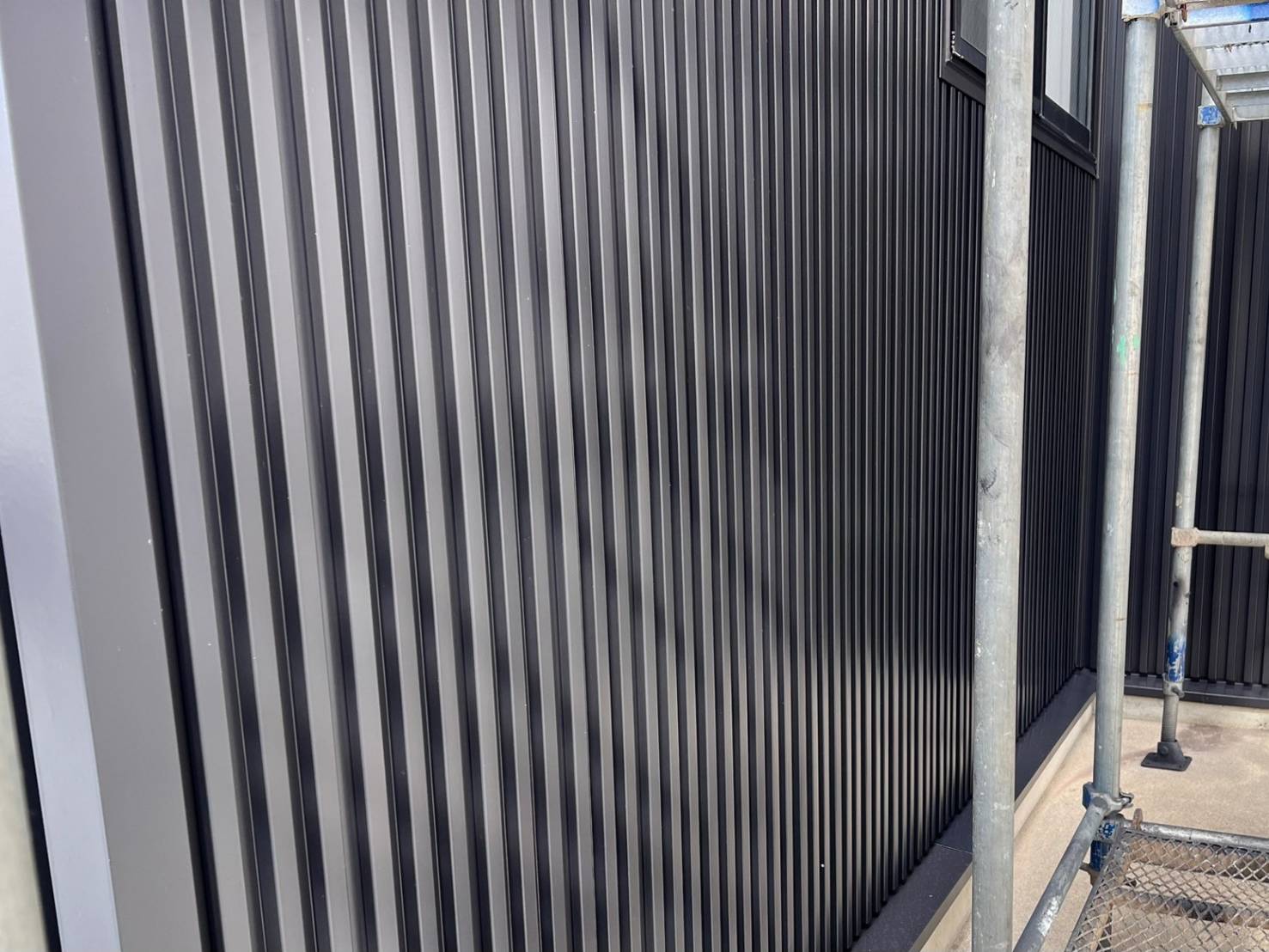 【香川県高松市T様邸】外壁塗装工事例 ガルバリウム鋼板(金属サイディング)※吹き付け塗装