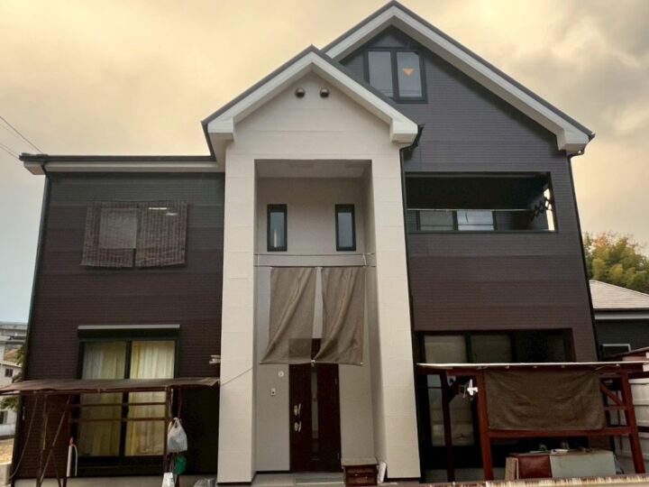 【愛媛県四国中央市】I様邸　外壁塗装工事（ツートンカラー）・屋根塗装工事（クリヤー塗装含む）