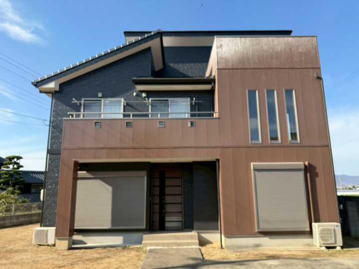 【香川県観音寺市】K様邸　外壁塗装工事（ツートンカラー）・雨漏り修繕工事（板金張り替え工事）・ベランダ防水工事