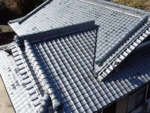 香川県・愛媛県　陶器瓦屋根の施工例。塗装が不要で長寿命な日本瓦の屋根材