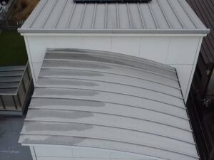 香川県・愛媛県　ガルバリウム鋼板屋根の施工例。カバー工法にも適した金属屋根材