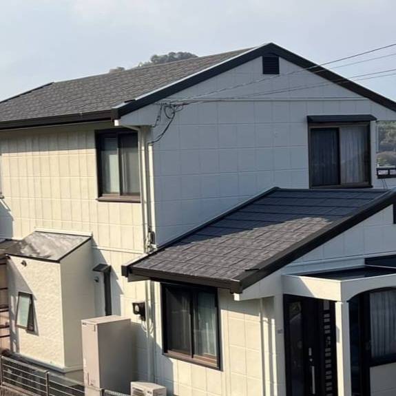 香川県愛媛県で施工したジンカリウム鋼板の屋根施工事例 金属屋根材 石粒付き屋根