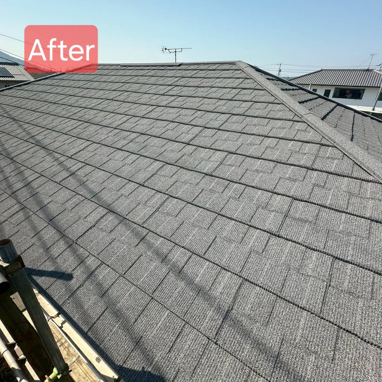 香川県愛媛県でのジンカリウム鋼板の完成後の屋根全景・ビフォーアフター