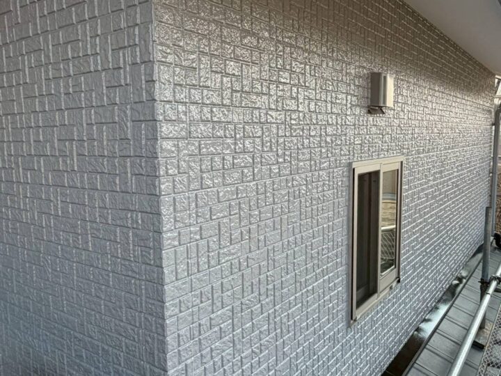 外壁塗装後の仕上がりを守る透明な保護コーティングのイメージ｜インテグラルコート・ウルトラTOP解説