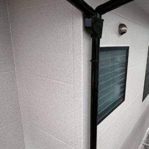 水性高意匠光輝性フレーク塗材の多層構造と立体感のある外壁仕上がり施工事例