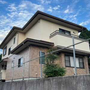 紫外線対策に優れたシリコングレードのクリヤー塗料UVプロテクトクリヤー施工後の外壁