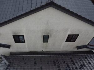 ドローン点検で確認した外壁のひび割れや塗膜の剥がれ