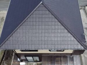 ドローンによる住宅の屋根・外壁点検の様子