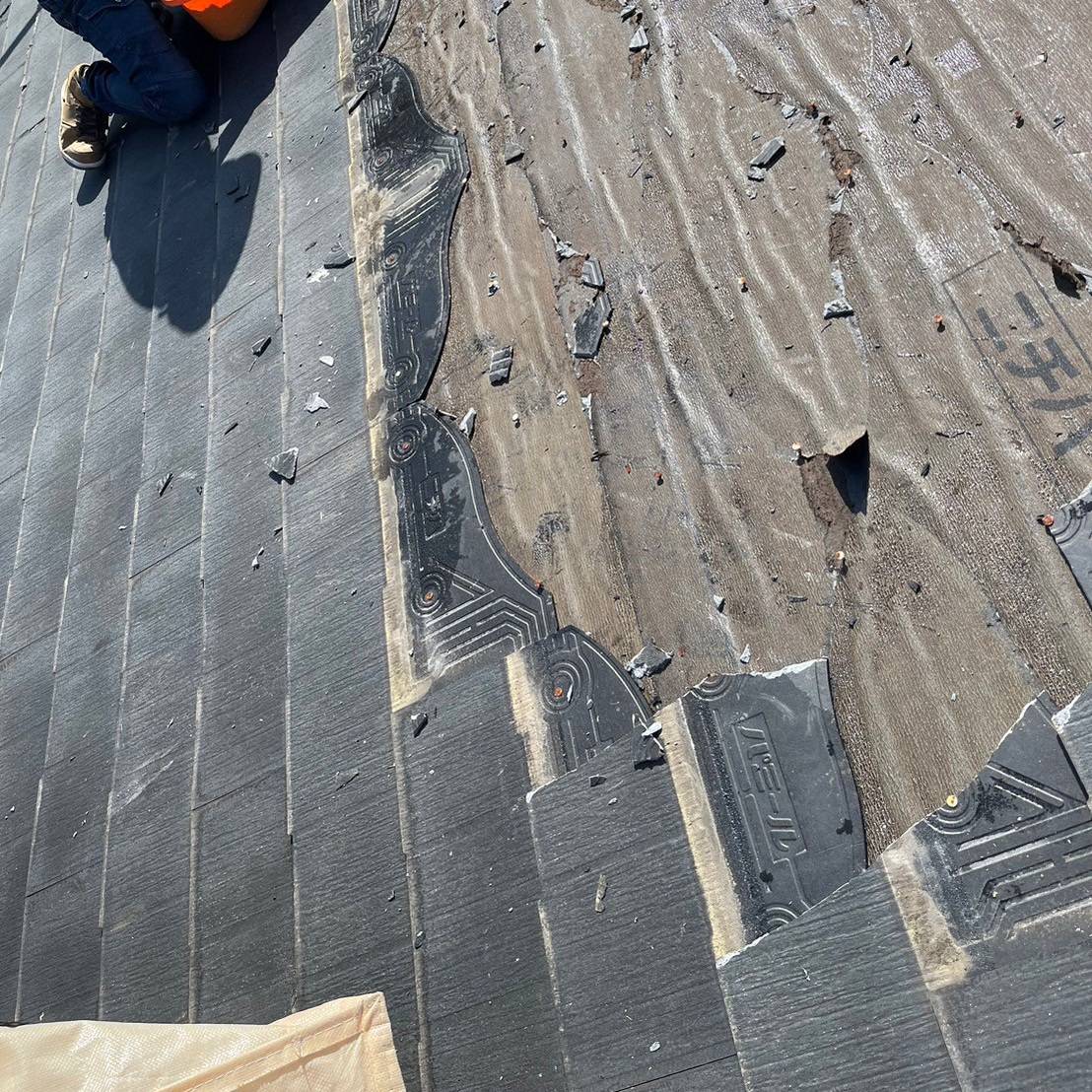 香川県 屋根葺き替え 既存屋根材撤去作業