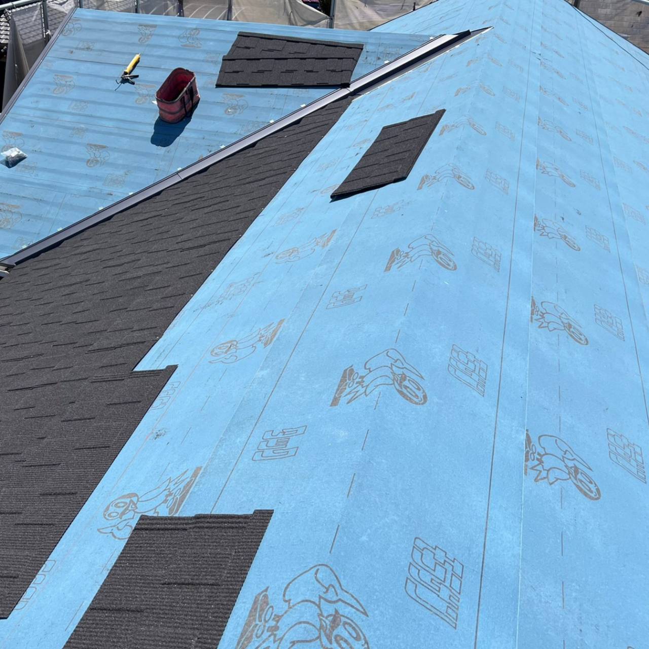 香川県で施工した金属屋根カバー工法の本体施工工程