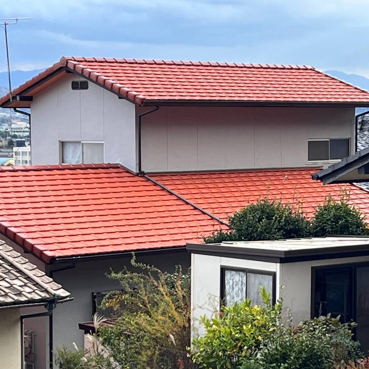 香川県で完成した防災瓦イーグルエクサ葺き替え後の屋根全景