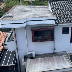 香川県三豊市の屋上ベランダウレタン密着防水X-2工法 施工前の劣化状況と雨漏り原因事例