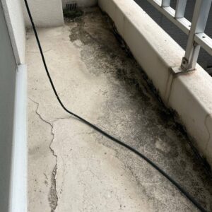 愛媛県四国中央市の屋上ウレタン防水 ひび割れ膨れによる雨漏り原因箇所