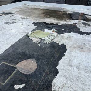 ウレタン防水施工前の屋上劣化状況|香川県小豆郡 RC造屋上改修