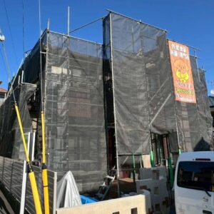 愛媛県四国中央市　外壁塗装 足場設置 作業風景