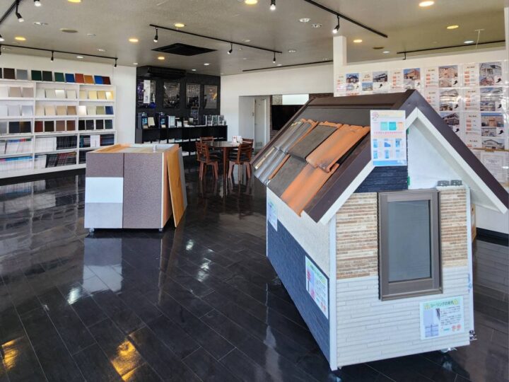 香川県宇多津町の住宅と外壁塗装・屋根塗装（塩害対策メンテナンス）対応ショールーム