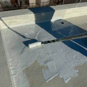 ウレタン密着防水（X-2工法）屋上防水工事｜上塗り2回目