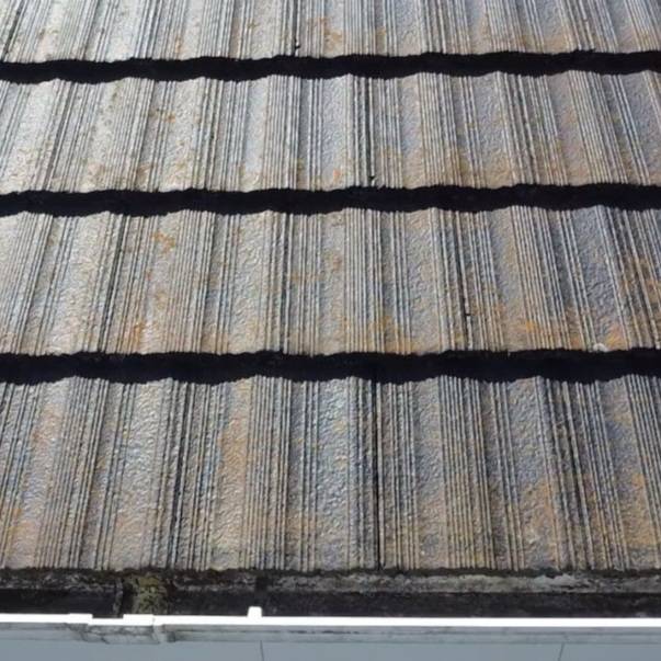 瓦なのに塗装が必要なセメント瓦の劣化事例