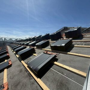 セメント瓦屋根モニエル瓦の状態確認後、カバー工法不可判断のための葺き替え工事