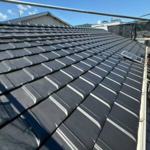 セメント瓦屋根モニエル瓦の状態確認後、カバー工法不可判断のための葺き替え工事