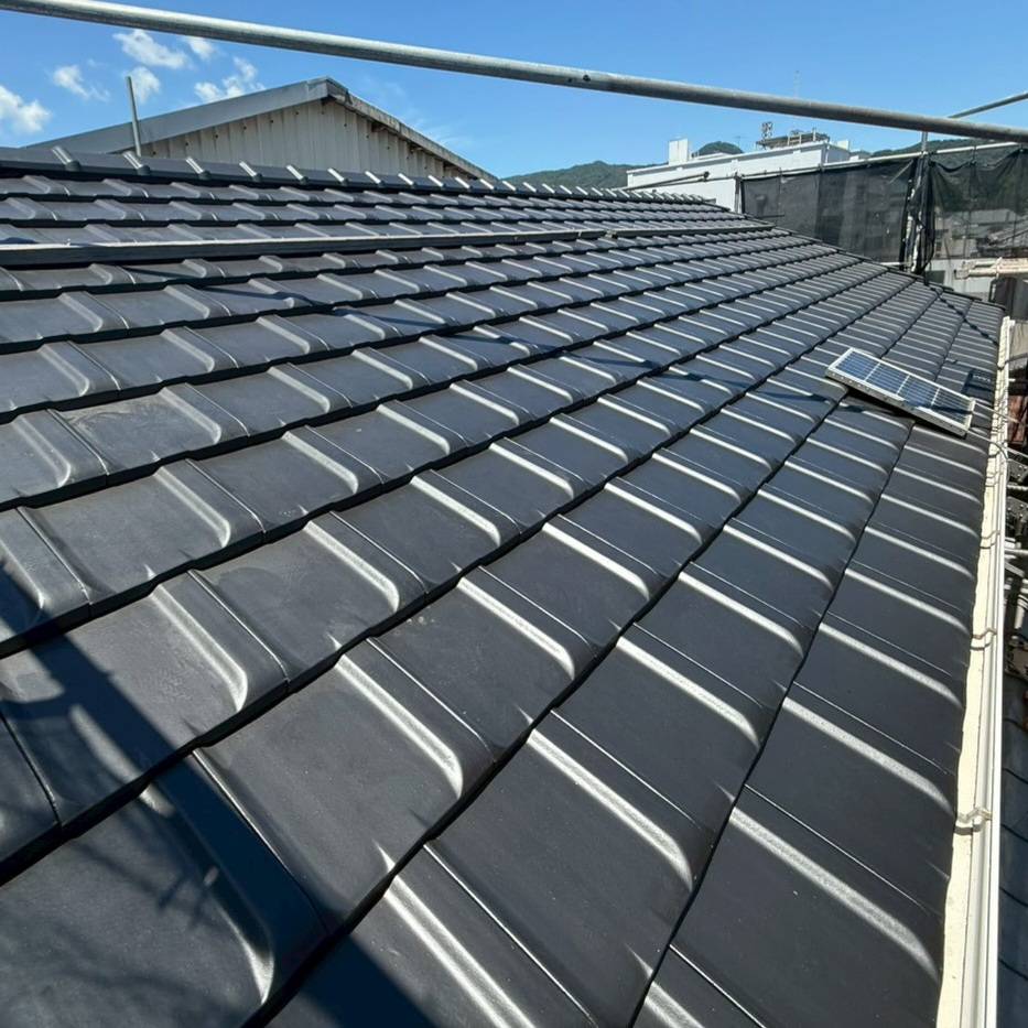 セメント瓦屋根モニエル瓦の状態確認後、カバー工法不可判断のための葺き替え工事