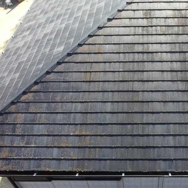 外壁のチョーキングや屋根の色あせなど、塗り替えが必要な劣化症状の例