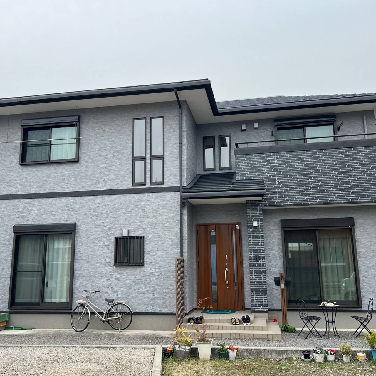 ツートンカラーでおしゃれに仕上げた外壁の事例個性をプラス