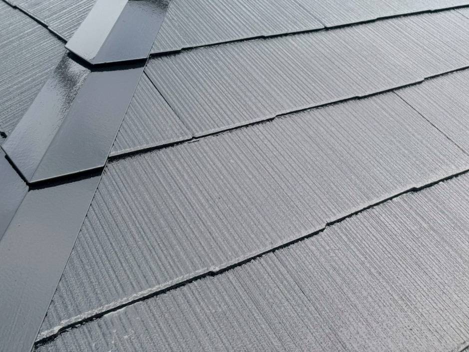 スレート屋根の重なり部分と縁切り箇所の説明図、屋根塗装での雨漏り防止