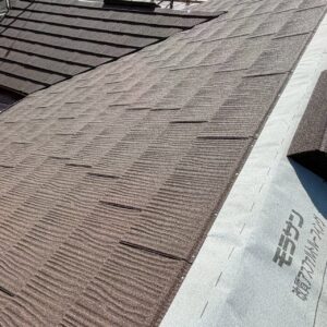 屋根葺き替え工事⑤ 新しい屋根材の施工(ジンカリウム鋼板)